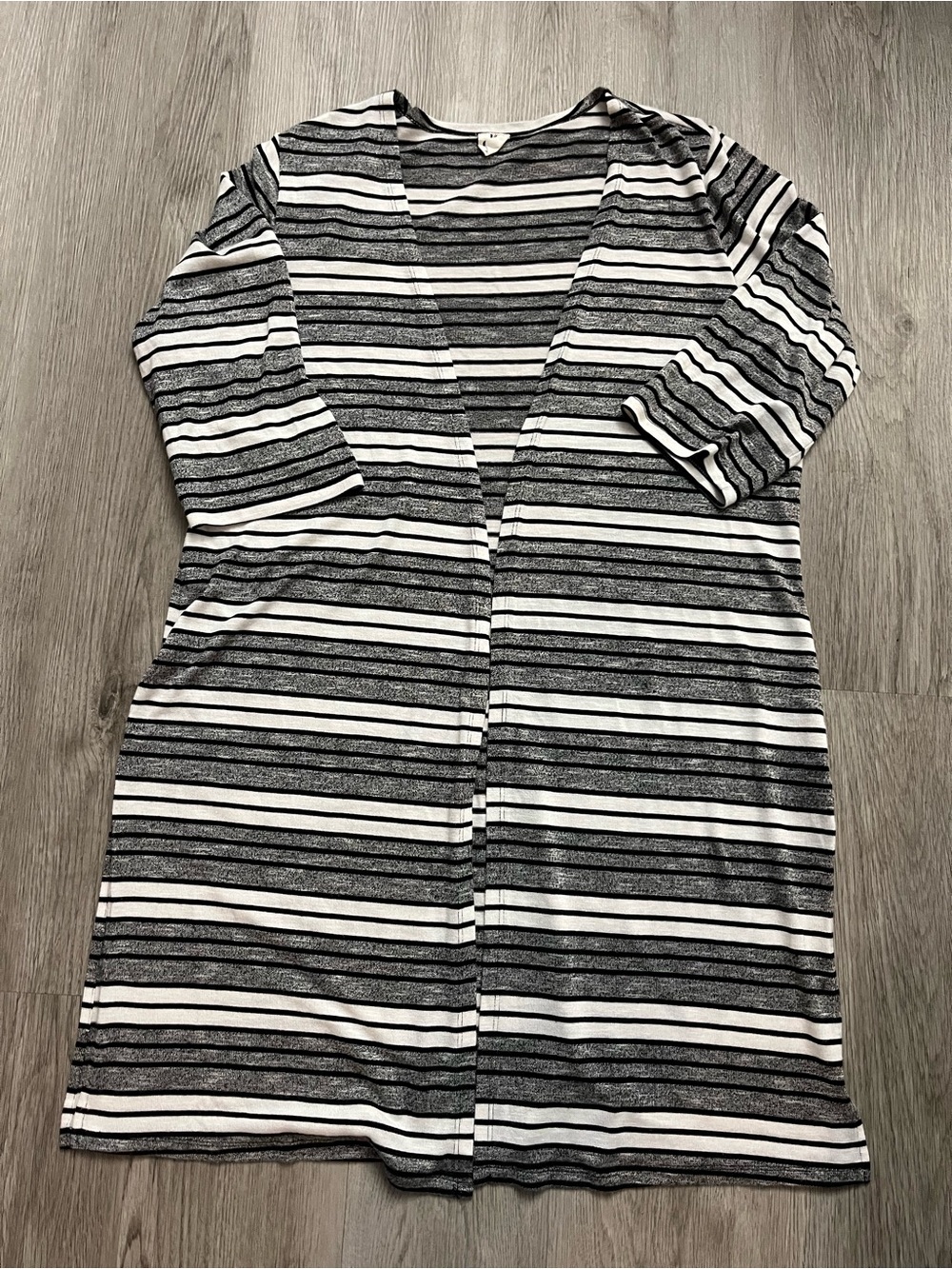 273–Women's Black and White Striped Open-Front Long Sleeve Cardigan